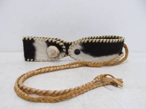 lot 267 image: Hand Made Western Style Cowhide & Horn Lasso Belt Holder
