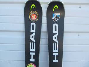 lot 136 image: HEAD V-Shape V8 Sno Skis wKomperdell Poles