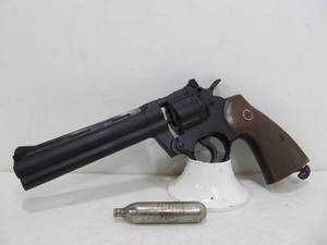 lot 138 image: Crosman Model 357 Revolver Air Pistol