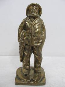 lot 205 image: Heavy Solid Brass Vintage Old Fisherman Statue 