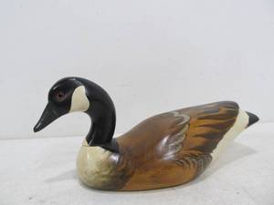 lot 276 image: Smaller Vintage Hand Painted Wooden Canada Goose Decoy