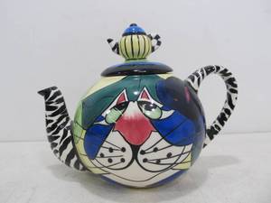 lot 288 image: Signed Lynda Corneille SWAK Cat Teapot