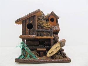 lot 291 image: Hand Made Rustic Log Cabin Birdhouse