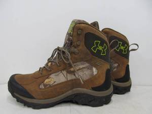 lot 335 image: Nice Pair of UNDER ARMOUR Mens HuntingWinter Boots - Size 9.5