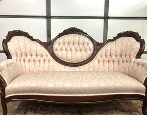 lot 1 image: Beautiful Victorian Style Upholstered Sofa