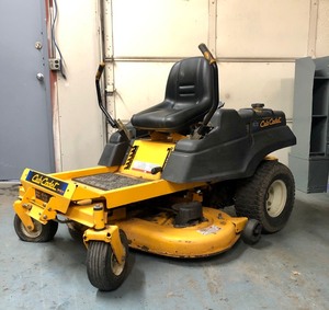 lot 5 image: Running & Recently Tuned Up CUB CADET RZT 42 Zero Turn Riding Lawnmower