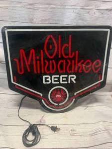 lot 2 image: Vintage Old Milwaukee Beer Light 14x 19 (Needs New Bulb)