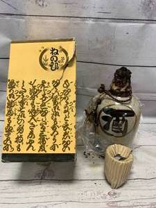 lot 8 image: Antique JapaneseSake & Cup (empty)