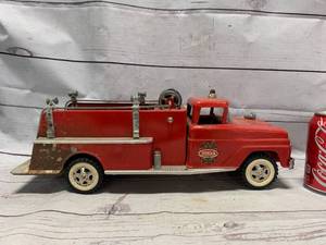 lot 17 image: Vintage Tonka Pumper Truck Mound MN 1962-64(Sold for $171.00 OnEbay)