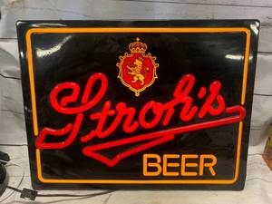 lot 33 image: Vintage Strohs Beer Lighted Sign 15 x 20