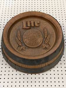 lot 43 image: Miller Lite VintageBarrel Art18Diameter
