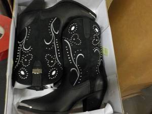 Dingo Boots size 9...