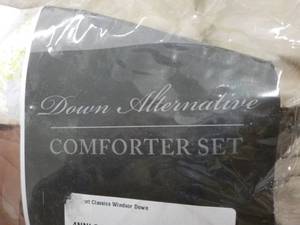 Down Alternative Comforter Set King...