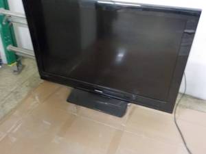 40 Toshiba TV Powers On...