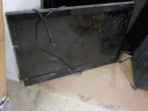 31 Sylvania TV Powers On...