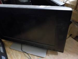 32 HDTV Powers On...