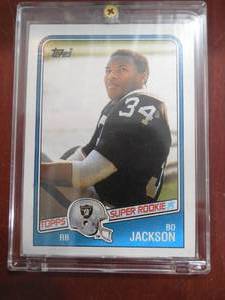 lot 22 image: 1988 Topps Bo Jackson Football Rookie Card #327