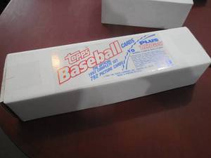 lot 58 image: 1992 Topps Baseball Factory Sealed Set (792) Cards With (10) Random Gold Foil Cards