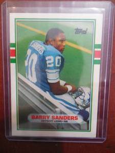 lot 99 image: 1989 Topps Traded Barry Sanders Rookie Card #83T LK