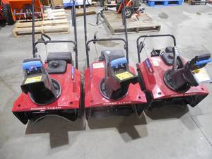 lot 5 image: (3) TORO SNOWBLOWERS FOR PARTSREPAIR