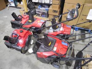 lot 8 image: (5) SNOWBLOWERS FOR PARTS  REPAIR