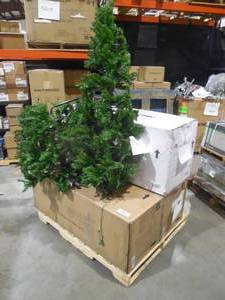 lot 30 image: WHOLESALE PALLET LOT OF HOLIDAY ITEMS