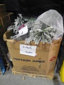 lot 31 image: WHOLESALE PALLET LOT OF HOLIDAY ITEMS