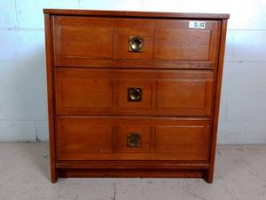 lot 304 image: Vintage 3 Drawer Dresser