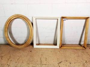 lot 318 image: 3 Wooden Picture Frames 2 Custom