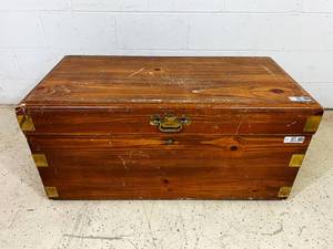 lot 343 image: Large Cedar Wooden Chest