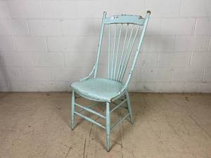 lot 369 image: Vintage Painted Powder Blue Windsor Chair