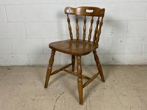 lot 371 image: Antique Windsor Dining Chair