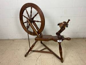 lot 376 image: Working Vintage Thread Spinning Wheel