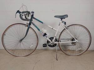lot 335 image: Vintage Womens Huffy TechTra Bike