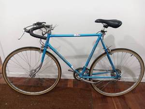 lot 338 image: Vintage Blue Emperor Maruishi Mens Road Bike