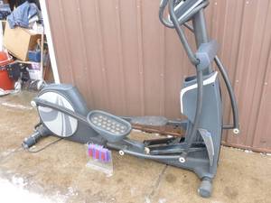lot 4 image: Health Rider elliptical strider. No key. Unable to fully test. Is missing 1 foot pad. As shown.