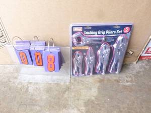 lot 8 image: Package of new locking pliers. As shown.