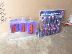 lot 9 image: Package of screwdrivers. As shown.