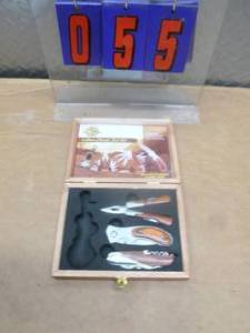 Guideman knife & pliers set. Is missing watch. As shown.