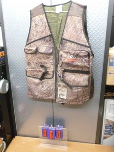 Camo hunting vest size 2 x. Mossy oak with tags. As shown.