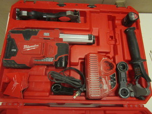 lot 102 image: MILWAUKEE M12 HAMMERVAC UNIVERSAL DUST EXTRACTOR