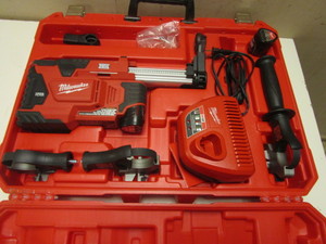 lot 108 image: MILWAUKEE M12 HAMMERVAC UNIVERSAL DUST EXTRACTOR