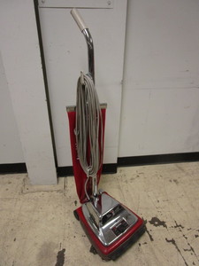 lot 140 image: SANITAIRE HEAVY-DUTY COMMERCIAL VACUUM