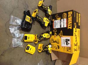 Dewalt ATOMIC 20-Volt Lithium-Ion Combo Kit (4-Tool) with Two 2.0 Ah Batteries and Charger open box see pictures