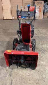 oro 24 (61 cm) Power Max� 824 OE 252cc Two-Stage Electric Start Gas Snow Blower (37798) Unit have small damage  see pictures but working in good condition