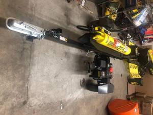 CHAMPION POWER EQUIPMENT 27 Ton 224 cc Log Splitter In good condition