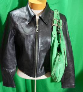 lot 86 image: B. Makowsky Green Leather Purse