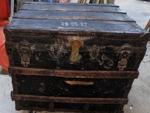 lot 19 image: Large Footlocker Trunk