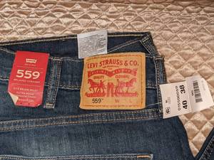 lot 90 image: Mens Levis Style 559 Size 40 x 38, New