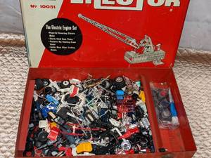 lot 61 image: Assortment of Model Car Parts in Vintage Erector Set Case